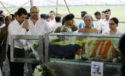 Dignitaries pay tributes to Jagmohan Dalmiya at CAB in Kolkata