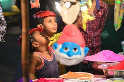 Kolkata gears up for Holi