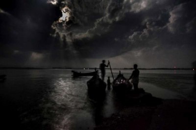 South-east Asia: UN officials stress need to protect migrants stranded at sea