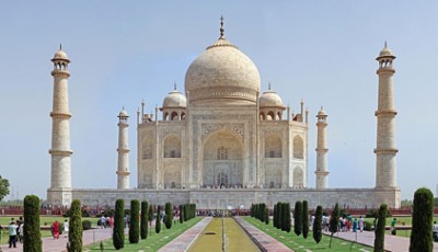 After deportation row, Orlando Bloom visits the Taj Mahal