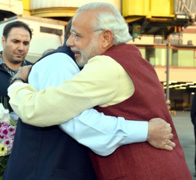 Congress slams Narendra Modi over his sudden visit to Pakistan