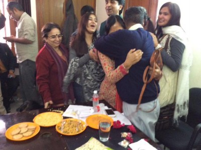 Delhi victory: Arvind Kejriwal 'thanks' his wife Sunita
