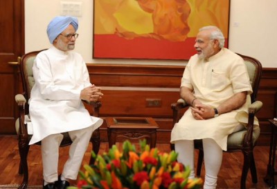 Modi meets Manmohan Singh