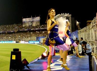 Dhoni to play for Pune, Raina, Jadeja joins Rajkot