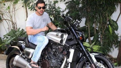 John, Varun bond on sets of 'Dishoom'