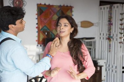 Producer does make up for Juhi Chawla for 'Chalk N Duster'