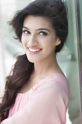 Kriti Sanon picks up reading