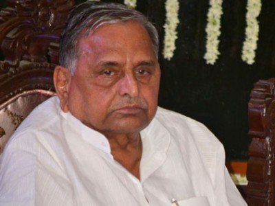 UP IPS officer takes his battle with Samajwadi Party chief  Mulayam to Centre