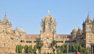 Mumbai journalist found dead after bar raid 