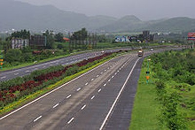 Landslide on Mumbai-Pune Expressway kills 1