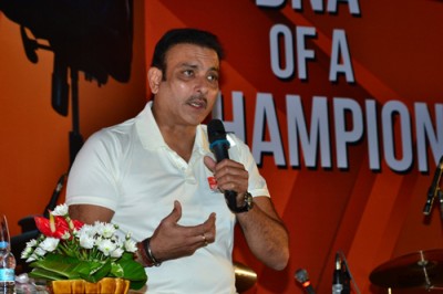 Shastri sees a champion leader in Dhoni