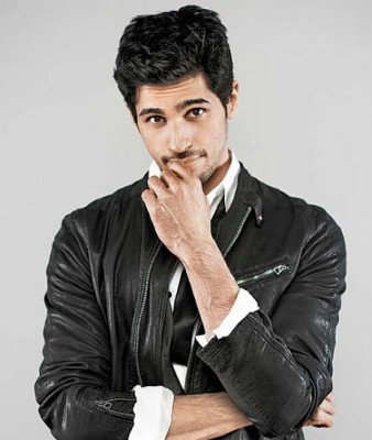 Sidharth Malhotra has no time for house hunting
