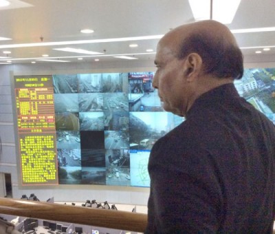 Lucknow: Rajnath Singh serves food to children 