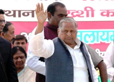 Sonia holds Iftar party for opposition leaders, but Mulayam stays away