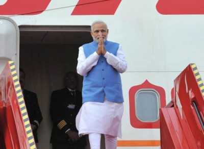 PM Modi arrives in Mauritius, meets president Rajkeswur Purryag