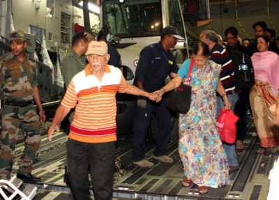 Nepal rocked by fresh 6.7 magnitude quake, death toll crosses 2100