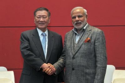 Hyundai Motor Group Chairman Mong-Koo Chung meets Narendra Modi