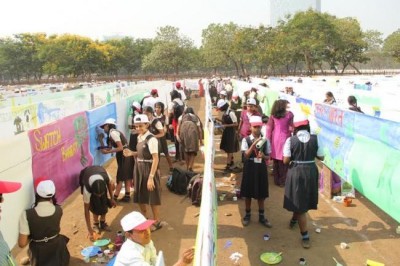 Kokuyo Camlin along with kids put together world's longest canvas