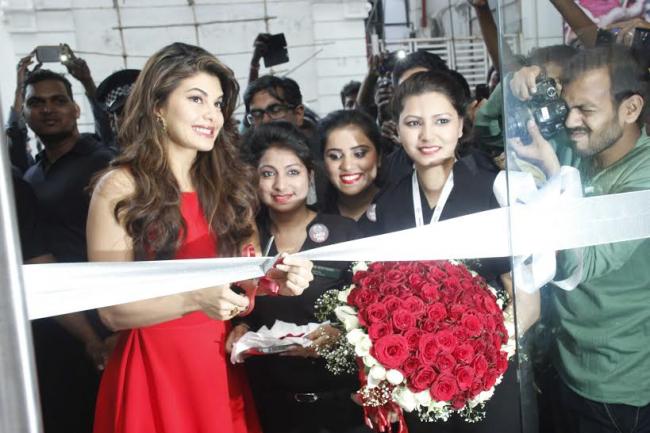 Jacqueline Fernandez launches Body Shop new boutique