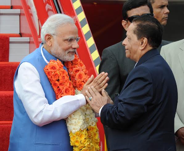 PM Modi arrives in Mauritius, meets president Rajkeswur Purryag