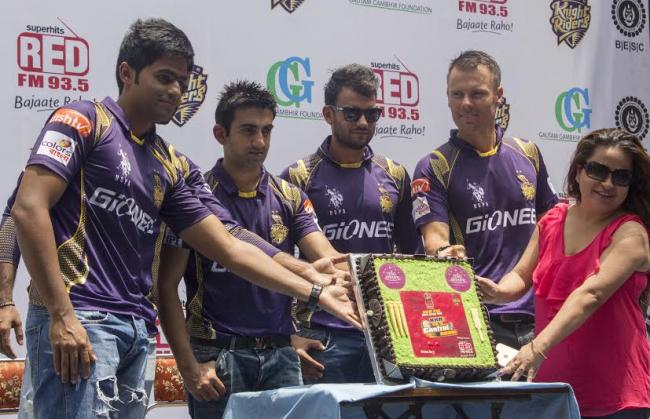 Gautam, KKR team members activate "KKR ka Control Room-College"