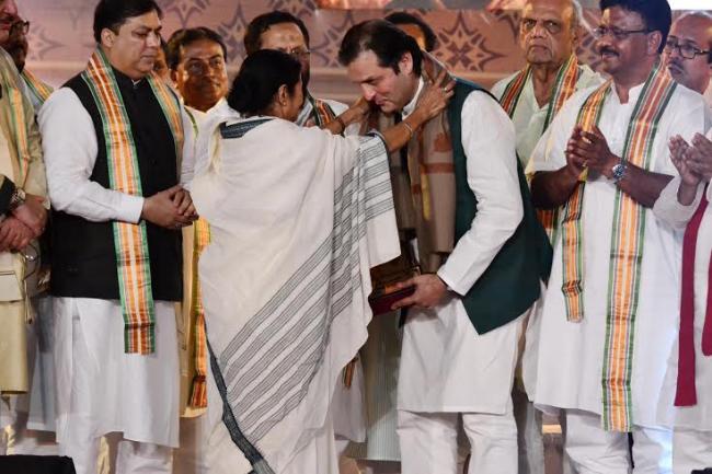 Mamata Banerjee opens Jashn-E-Iqbal, honours Iqbal 