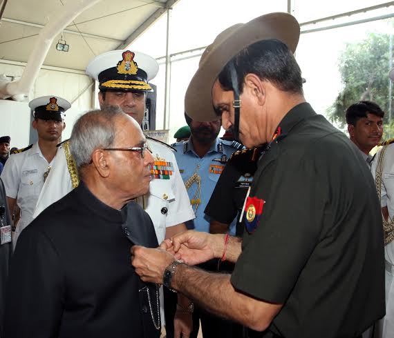 President Pranab Mukherjee visits Golden Jubilee commemorative exhibition of 1965 Indo-Pak War 