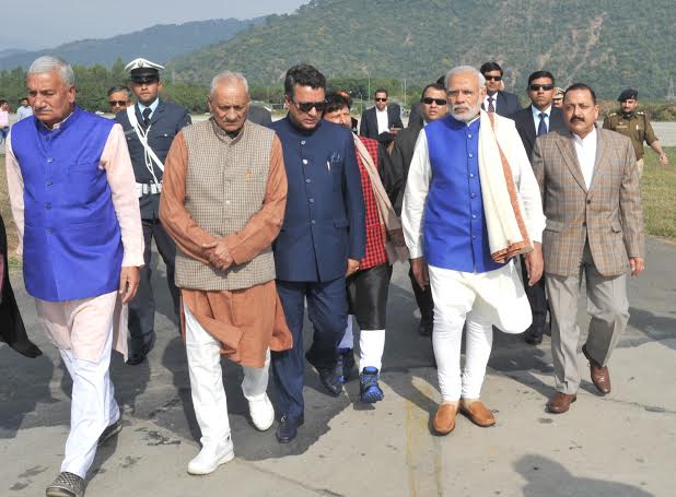 Narendra Modi addressing the gathering at Chanderkote