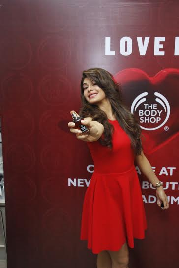 Jacqueline Fernandez launches Body Shop new boutique
