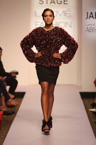 LFW: Farah Sanjana ,Karleo by Karan Berry, Leon Vaz brought fashionable trends on the ramp 