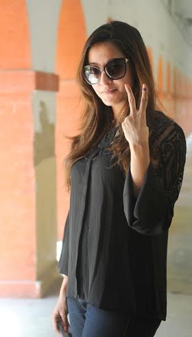 Tollywood top stars vote in Kolkata civic polls