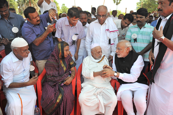 Former President of India, Dr. A.P.J. Abdul Kalam, at burial site, Rameswaram