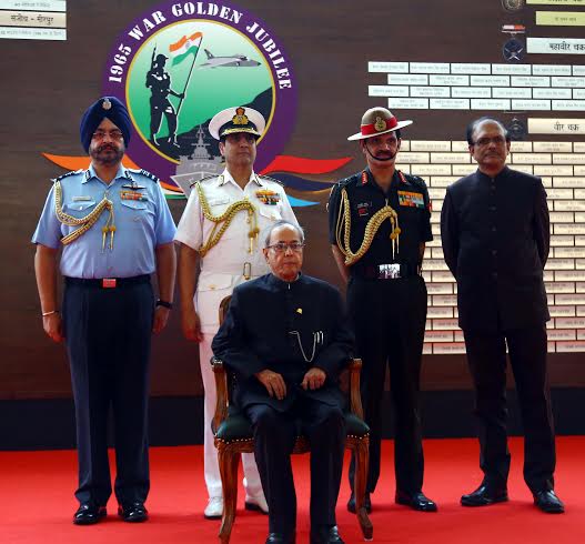 President Pranab Mukherjee visits Golden Jubilee commemorative exhibition of 1965 Indo-Pak War 