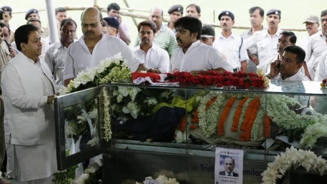 Dignitaries pay tributes to Jagmohan Dalmiya at CAB in Kolkata