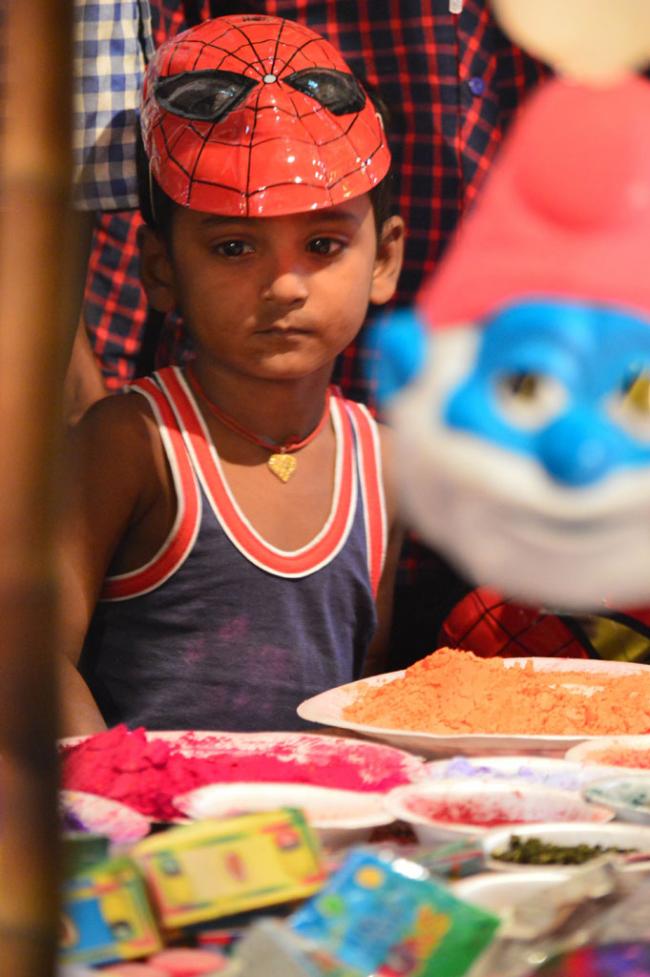 Kolkata gears up for Holi