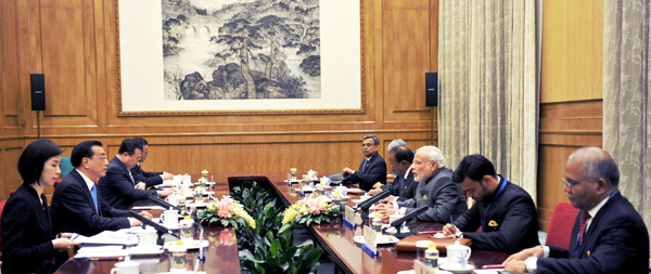 Narendra Modi with the Chinese Premier, Mr. Li Keqiang, during the Ceremonial Welcome