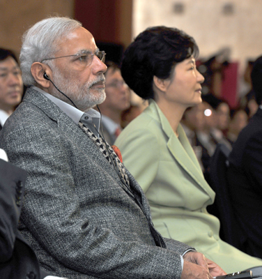 Narendra Modi at the Cheonggyecheon Stream