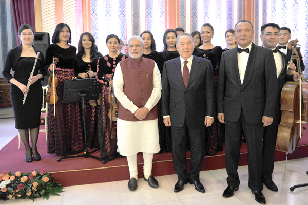Modi being received by the President of the Republic of Kazakhstan