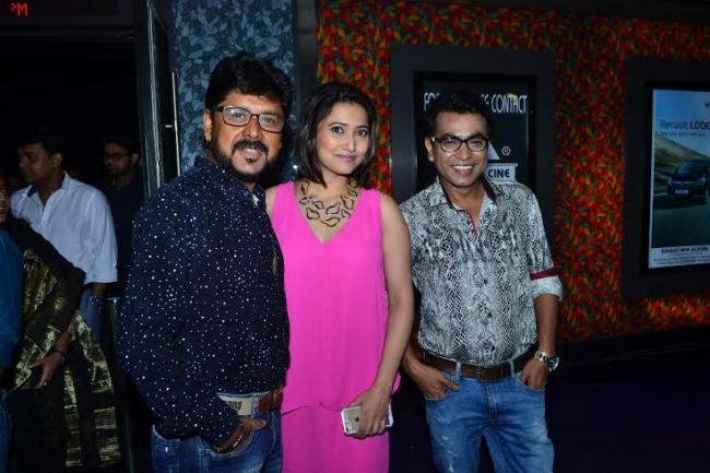  Tollywood actors attend premeire of Jomer Raja Dilo Bor