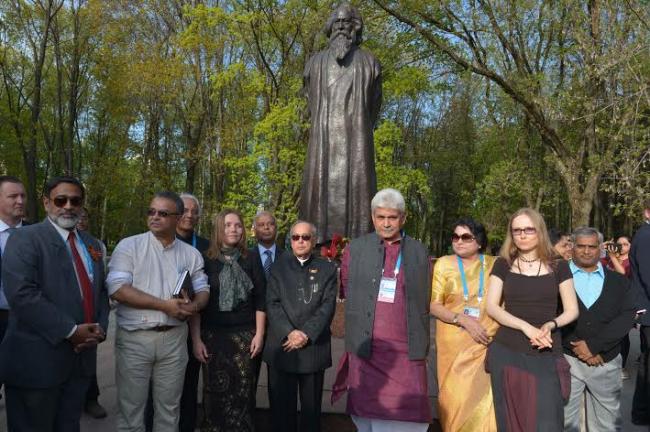 President pays tribute to Tagore in Russia