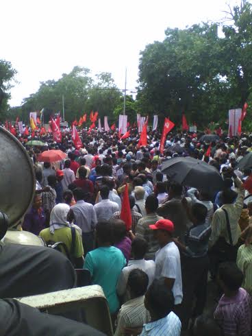 Left protesters clash with police in Kolkata 