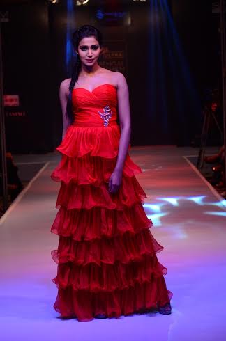 Sanjana Jon's collection sizzles ramp at Kingfisher Ultra Bengal Fashion Week