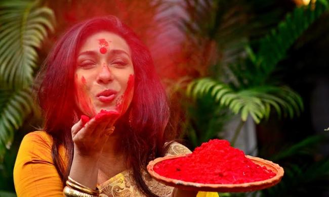 'Bela Sheshe' cast celebrate basanta utsav