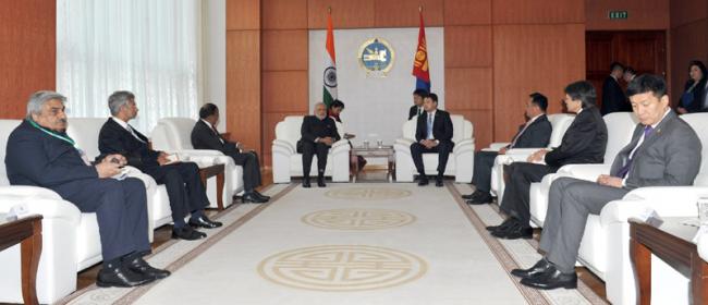 Modi meeting the Prime Minister of Mongolia