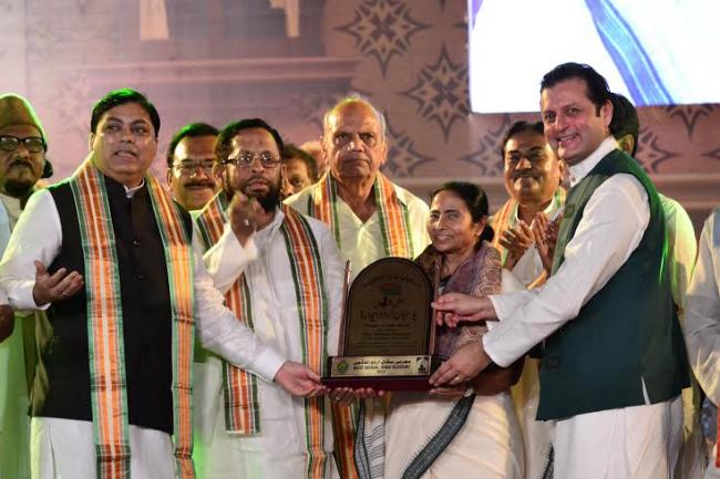 Mamata Banerjee opens Jashn-E-Iqbal, honours Iqbal 