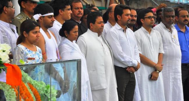 Dignitaries pay tributes to Jagmohan Dalmiya at CAB in Kolkata