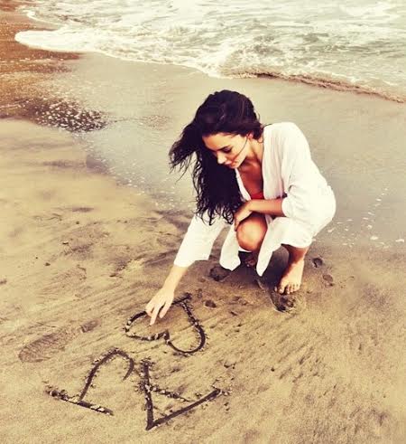  Amy Jackson enjoys in Goa during shooting of 'Singh Is Bliing'