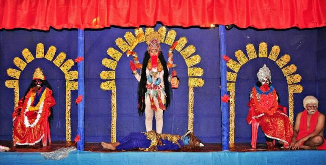 West Bengal Minister Firhad Hakim inaugurates 'Jibanta Kali' pandal in Chetla