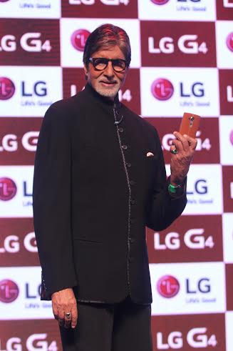 Amitabh Bachchan launches LG's G4 in India