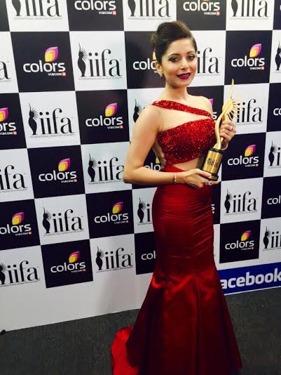 Kanika Kapoor looks stunning at IIFA